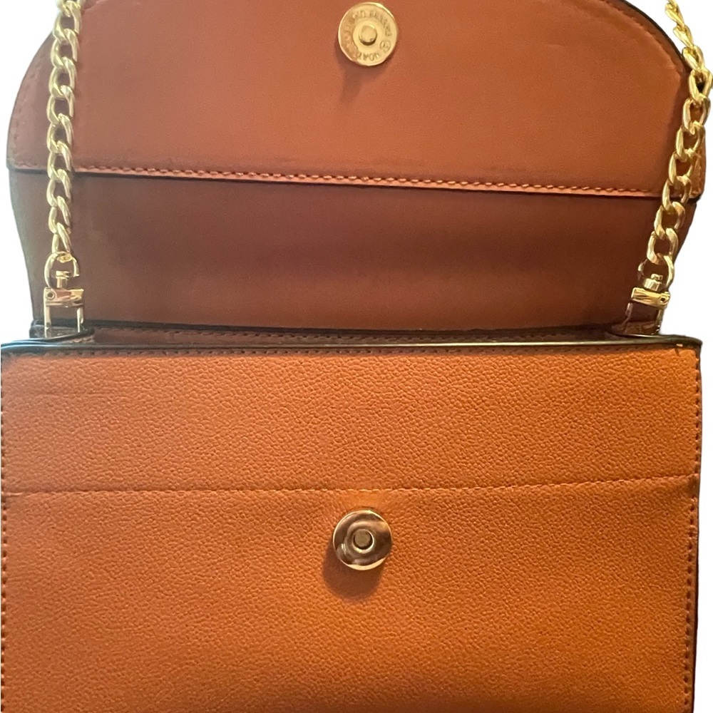 NWOT Shoulder bag, light brown, gold tone chain, faux leather. - Picture 5 of 6